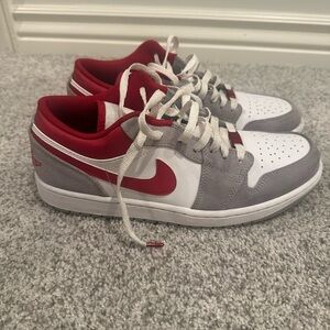 Air Jordan 1 SE Low Light Smoke Grey Gym Red